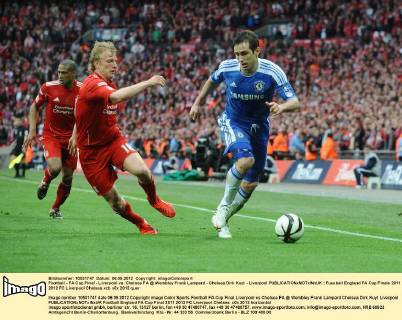 Football - FA Cup Final - Liverpool vs. Chelsea FA @ Wembley Frank Lampard - Chelsea Dirk Kuyt - Liverpool