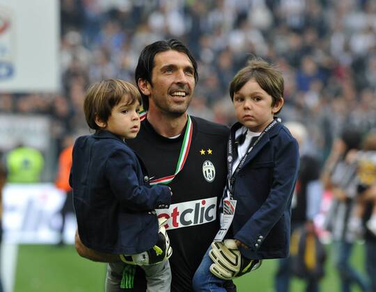 Juventus Turin ist italienischer Meister: Gianluigi Buffon mit den Söhnen Louis Thomas und David Lee xHOCHxZWEIx xItalyxPhotoxPressx 