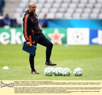 FUSSBALL - CL Finale, Bayern vs Chelsea, Training MUENCHEN,DEUTSCHLAND,18.MAI.12 - FUSSBALL - UEFA Champions League Finale, FC Bayern München vs Chelsea FC, Abschlusstraining Chelsea. Bild zeigt Trainer Roberto di Matteo (Chelsea). 