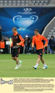 FUSSBALL - CL Finale, Bayern vs Chelsea, Training MUENCHEN,DEUTSCHLAND,18.MAI.12 - FUSSBALL - UEFA Champions League Finale, FC Bayern München vs Chelsea FC, Abschlusstraining Chelsea. Bild zeigt Fernando Torres und Oriol Romeu (Chelsea). 
