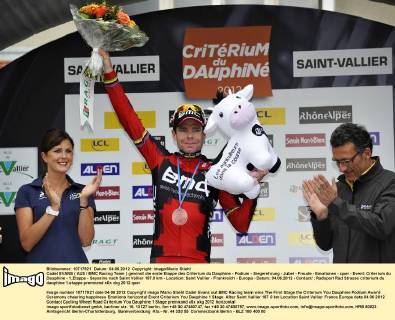 Cadel EVANS ( AUS BMC Racing Team ) gewinnt die erste Etappe des Criterium du Dauphine - Podium - Siegerehrung - Jubel - Freude - Emotionen - quer - Event: Criterium du Dauphine - 1.Etappe - Seyssins nach Saint Vallier 187.0 km - Location: Saint Vallier - Frankreich - Europa - Datum: 04.06.2012 - Contact