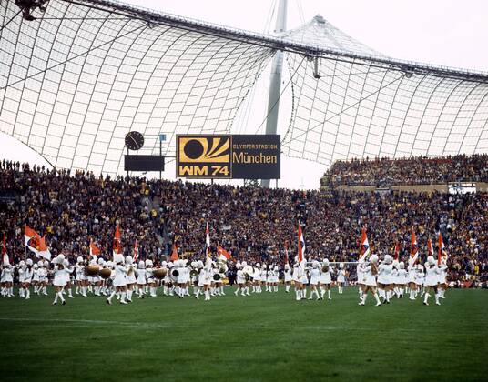 WM Finale 1974 - BR Deutschland - Niederlande 2:1 - Showprogramm und Abschlussfeier am Rande des Endspiels im Münchner Olympiastadion