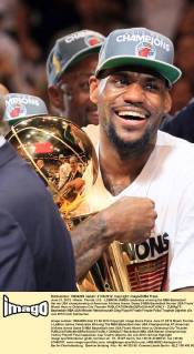 June 21, 2012 - Miami, Florida, U.S. - LEBRON JAMES celebrates winning the NBA Basketball Herren USA championship at American Airlines Arena. Game 5 NBA Basketball Herren USA Finals Miami Heat vs Oklahoma City Thunder - ZUMAp77
