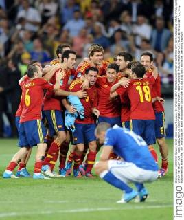 01.07.2012 KIEV FOOTBALL EUROPEAN CHAMPIONSHIPS UEFA EURO 2012 FINAL (FINAL GAME) (SPAIN VS. ITALY) N Z IKER CASILLAS XAVI HERNANDEZ ANDRES INIESTA CESC FABREGAS  20120701LUK127