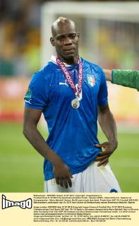 Fussball Kiew 01.07.2012 Europameisterschaften Finale - Spanien (ESP) - Italien (ITA) 4:0 - Spanien ist Europameister - Mario Balotelli (Italien, No.09) weint nach dem Spiel