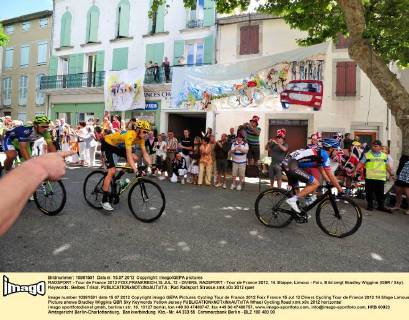 RADSPORT - Tour de France 2012 FOIX,FRANKREICH,15.JUL.12 - DIVERS, RADSPORT - Tour de France 2012, 14. Etappe, Limoux - Foix. Bild zeigt Bradley Wiggins (GBR Sky). Keywords: Gelbes Trikot.