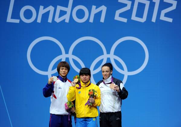 .Gold medalist Zulfiya Chinshanlo (C) of Kazakhstan, silver medalist Hsu Shu-Ching (L) of Chinese Taipei and bronze medalist Cristina Iovu of Moldova pose for pictures during the victory ceremony of women s weightlifting 53kg competition at London 2012 Olympic Games in London, Britain, on July 29, 2012. 