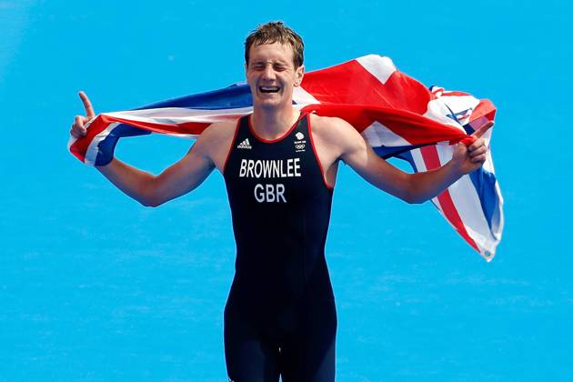 OLYMPIA - Olympische Spiele 2012 LONDON,ENGLAND,07.AUG.12 - DIVERS, OLYMPIA, TRIATHLON, LAUFSPORT - Olympische Sommerspiele in London 2012, Herren. Bild zeigt den Jubel von Alistair Brownlee (GBR). Keywords: Flagge.
