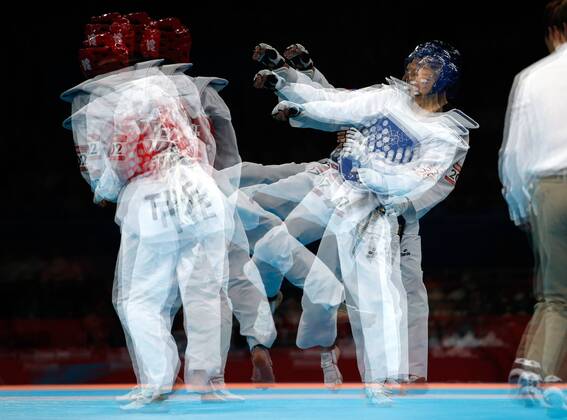 OLYMPIA - Olympische Spiele 2012 LONDON,ENGLAND,08.AUG.12 - DIVERS, OLYMPIA, KAMPFSPORT, TAEKWONDO - Olympische Sommerspiele in London 2012, bis 49kg, Damen. Bild zeigt ein Feature mit Chen-Yang Wei (TPE) und Alexey Denisenko (RUS).