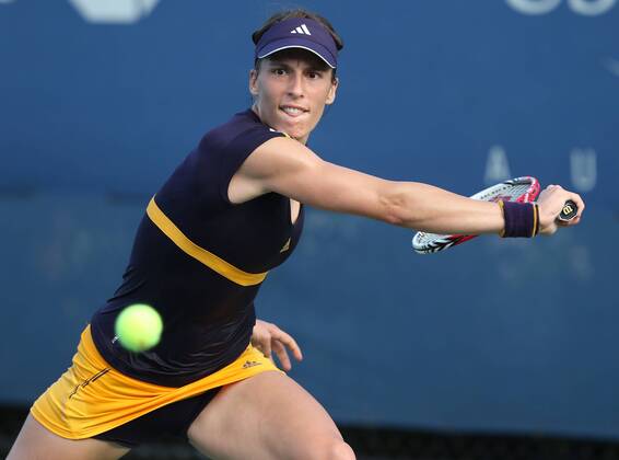 US Open 2012, USTA Billie Jean King National Tennis Center, Flushing Meadows, New York, ITF Grand Slam Tennis Tournament . Andrea Petkovic (GER), Aktion,Einzelbild,Halbkörper,Querformat,