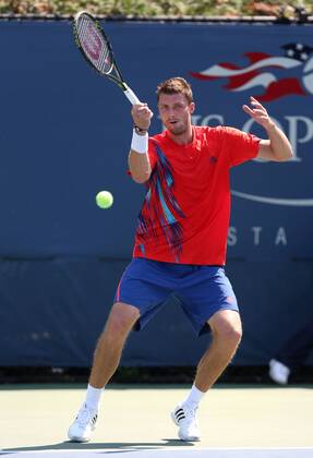 US Open 2012, USTA Billie Jean King National Tennis Center, Flushing Meadows, New York, ITF Grand Slam Tennis Tournament . Daniel Brands (GER) Aktion, Einzelbild, Hochformat,