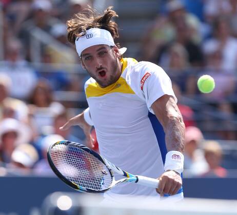 US Open 2012, USTA Billie Jean King National Tennis Center, Flushing Meadows, New York, ITF Grand Slam Tennis Tournament, Feliciano Lopez (ESP) spielt einen Rückhand Volley am Netz,Aktion,Einzelbild, Halbkörper,Querformat,