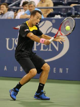 US Open 2012, USTA Billie Jean King National Tennis Center, Flushing Meadows, New York, ITF Grand Slam Tennis Tournament , Philipp Kohlschreiber (GER), Aktion, Einzelbild, Ganzkörper,Hochformat,