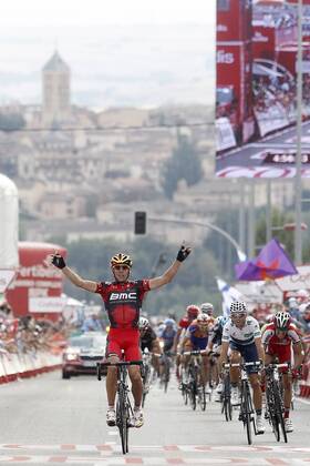 Philippe Gilbert comes winner to the finish line in stage of La Vuelta 2012 beetwen Penafiel-La Lastrilla in presence of Alejandro Valverde, second clasified (r).September 7,2012.  (201209075363)