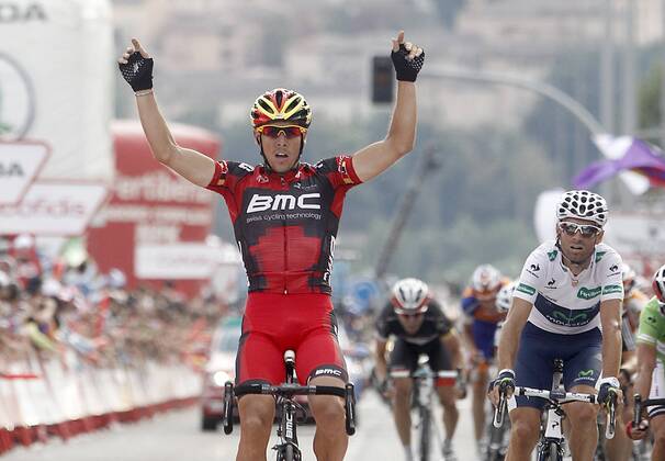 Philippe Gilbert comes winner to the finish line in stage of La Vuelta 2012 beetwen Penafiel-La Lastrilla in presence of Alejandro Valverde, second clasified (r).September 7,2012.  (201209075368)