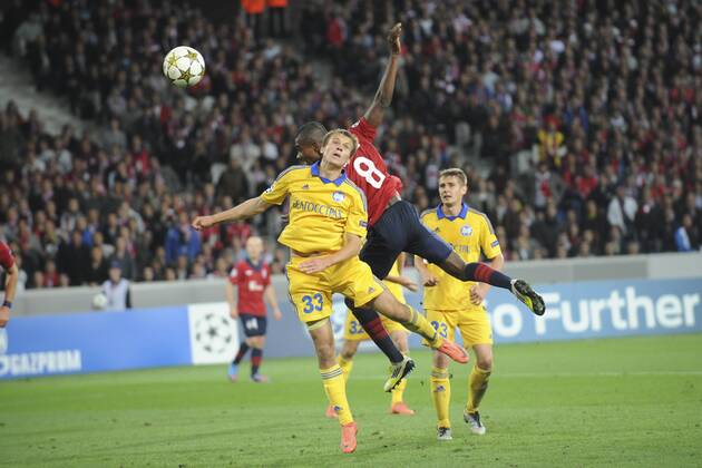 Salomon Kalou (Losc) vs Denis Polyakov (Borisov) FOOTBALL : Losc Lille vs Fc Bate Borisov - champions League - 19 09 2012 JBAutissier Panoramic 