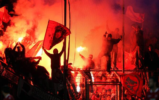27-09-2012, Fussball, Saison 2012-2013, 2. Bundesliga, 7. Spieltag, 1. FC Kaiserslautern 1-2, Lauterer Fans zünden Bengalos
