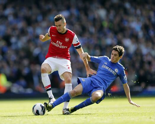 Arsenal s Carl Jenkinson tussles with Chelsea s Oscar..Football - Barclays Premier League - Arsenal FC London vs Chelsea FC London - Emirates Stadium - 29 9 12 EDITORIAL USE ONLY. No use with unauthorised audio, video, data, fixture lists, club league logos or live services. Online in-match use limited to 120 images, no video emulation. No use in betting, games or single club league player publications.