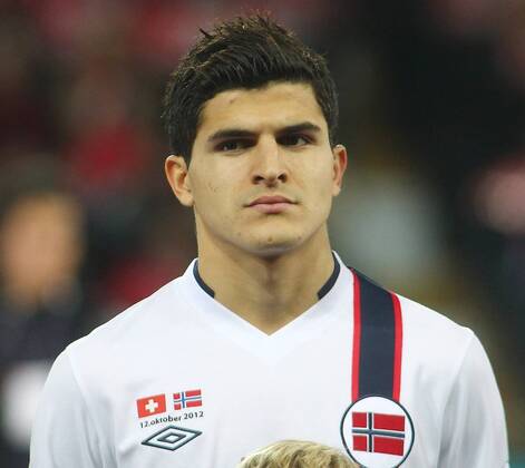 12.10. 2012 Stade de Suisse Bern , SCHWEIZ , Herren WM Qualifikationsspiel Saison 2012 2013 Schweiz - Norwegen Tarik Elyounoussi (Norwegen) ; Einzelbild , Portrait , Nationalhymne