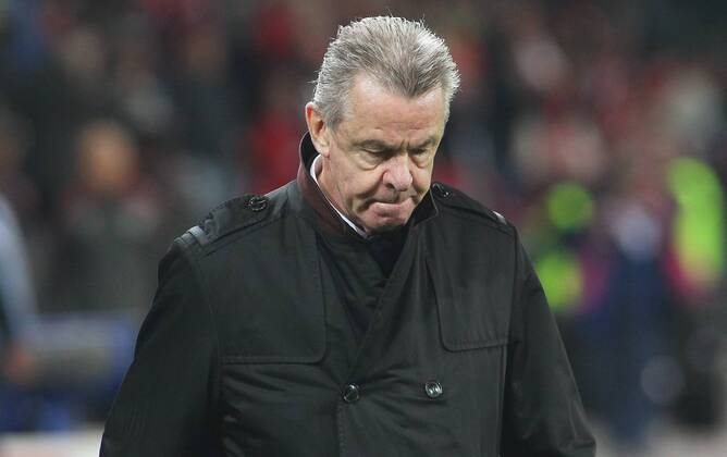 12.10. 2012 Stade de Suisse Bern , SCHWEIZ , Herren WM Qualifikationsspiel Saison 2012 2013 Schweiz - Norwegen Trainer Ottmar Hitzfeld (Schweiz) ; Einzelbild , Enttäuschung