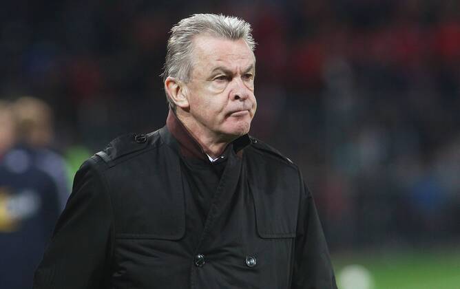12.10. 2012 Stade de Suisse Bern , SCHWEIZ , Herren WM Qualifikationsspiel Saison 2012 2013 Schweiz - Norwegen Trainer Ottmar Hitzfeld (Schweiz) ; Einzelbild , Enttäuschung