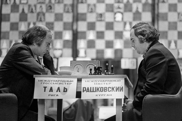 Minsk. Belarus SSR. 47th Soviet chess championship. Match between Grand Master Mikhail Tal and Grand Master Naum Rashkovsky.  TASS_1400680