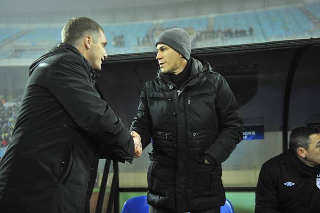 Viktor Goncharenko (Bate Borisov) vs Rudi Garcia (Losc) - entraineur FOOTBALL : Bate Borisov vs Losc - ligue des champions - 20 11 2012 JBAutissier Panoramic 