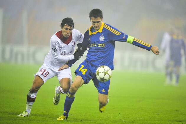 Artem Radkov (Bate Borisov) vs Gianni Bruno (Losc) FOOTBALL : Bate Borisov vs Losc - ligue des champions - 20 11 2012 JBAutissier Panoramic 