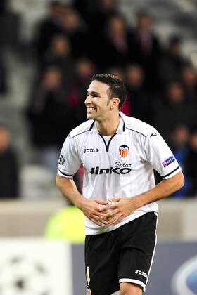 joie d Adil Rami (Valence Fc) en fin de match - tour d honneur FOOTBALL : Lille vs Fc Valence - Ligue des Champions - 05 12 2012 JBAutissier Panoramic 