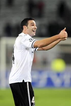 joie d Adil Rami (Valence Fc) en fin de match - tour d honneur FOOTBALL : Lille vs Fc Valence - Ligue des Champions - 05 12 2012 JBAutissier Panoramic 