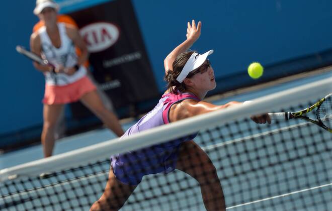 (130117) -- MELBOURNE , Jan. 17, 2013 (Xinhua) -- Zheng Saisai of China hits a return during the women s doubles on the fourth day of 2013 Australian Open tennis tournament in Melbourne, Australia, Jan. 17, 2013.. (Xinhua Chen Xiaowei) AUSTRALIA-MELBOURNE-TENNIS-WOMEN S DOUBLES