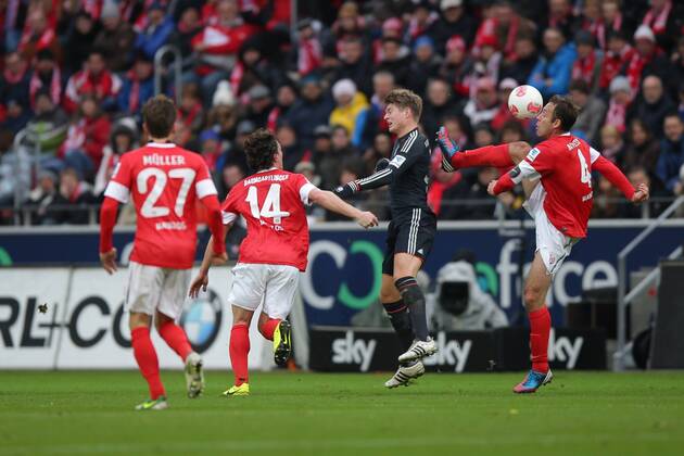 02.02.2013 Fussball Bundesliga FSV Mainz 05 - FC Bayern Muenchen Spieltag 20 Fussball Maenner Saison 2012 13 Nikolce NOVESKI (FSV Mainz 05 - 4) - Toni KROOS (FC Bayern Muenchen - 39) - Julian BAUMGARTLINGER (FSV Mainz 05 - 14) - Nicolai MUELLER - MULLER (FSV Mainz 05 - 27)