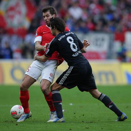 02.02.2013 Fussball Bundesliga FSV Mainz 05 - FC Bayern Muenchen Spieltag 20 Fussball Maenner Saison 2012 13 Andreas IVANSCHITZ (FSV Mainz 05 - 25) - Javier MARTINEZ (FC Bayern Muenchen - 8)