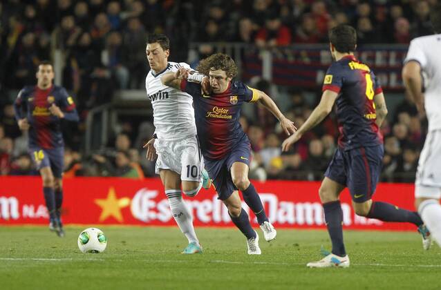 Copa del Rey. FC Barcelona vs Real Madrid. Mesut Özil gegen Carles Puyol