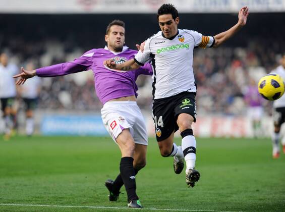 16.01.2011, Primera Division, FC Valencia - Deportivo La Coruna (L-R) Vicente Rodriguez - Valencia CF Nur fuer redaktionelle Verwendung, kein Model- oder Eigentum-Release vorhanden.