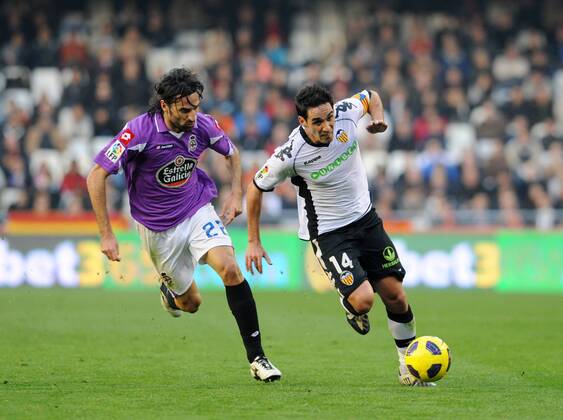16.01.2011, Primera Division, FC Valencia - Deportivo La Coruna (L-R) Vicente Rodriguez - Valencia CF Nur fuer redaktionelle Verwendung, kein Model- oder Eigentum-Release vorhanden.
