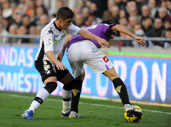 16.01.2011, Primera Division, FC Valencia - Deportivo La Coruna (L-R) Pablo Hernandez - Valencia CF Nur fuer redaktionelle Verwendung, kein Model- oder Eigentum-Release vorhanden.