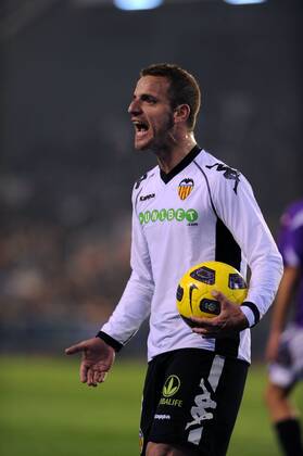 16.01.2011, Primera Division, FC Valencia - Deportivo La Coruna (L-R) Roberto Soldado - Valencia CF Nur fuer redaktionelle Verwendung, kein Model- oder Eigentum-Release vorhanden.