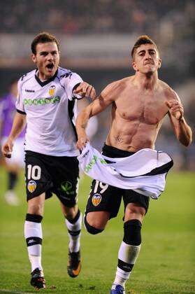 16.01.2011, Primera Division, FC Valencia - Deportivo La Coruna (L-R) Juan Manuel Mata , Pablo Hernandez - Valencia CF Nur fuer redaktionelle Verwendung, kein Model- oder Eigentum-Release vorhanden.