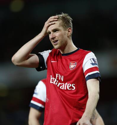 Arsenal s Per Mertesacker looks on dejeted..Arsenal v Everton - Barclays Premier League - Emirates Stadium, London- 16 04 13 - Picture David Klein Sportimage EDITORIAL USE ONLY. No use with unauthorised audio, video, data, fixture lists, club league logos or live services. Online in-match use limited to 120 images, no video emulation. No use in betting, games or single club league player publications.