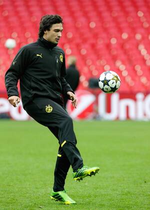 FUSSBALL - CL Finale, Dortmund vs Bayern, Vorberichte, Training LONDON,ENGLAND,24.MAI.13 - FUSSBALL - UEFA Champions League Finale, Borussia Dortmund vs FC Bayern München, Vorberichte, Abschlusstraining Dortmund. Bild zeigt Mats Hummels (Dortmund). 