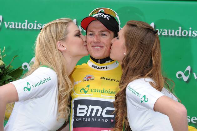 Matthias FRANK ( SWI BMC Racing Team ) behauptet auch nach der vierten Etappe das goldene gelbe Führungstrikot der schweizer Landesrundfahrt - Jubel - Freude - Emotionen - Aktion - quer - Event: Tour de Suisse 2013 - 4.Etappe: Innertkirchen nach Buochs 174.4 km - Location: Schweiz - Europa - Datum: 11.06.2013