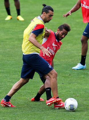 FUSSBALL - PSG, Training STEGERSBACH,AUSTRIA,11.JUL.13 - FUSSBALL - Ligue 1, Paris Saint-Germain FC, IFCS Trainingslager. Bild zeigt Javier Pastore und Blaise Matuidi (PSG). 