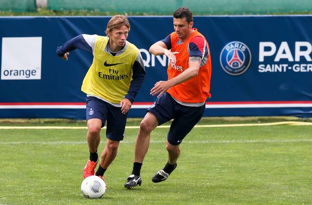 FUSSBALL - PSG, Training STEGERSBACH,AUSTRIA,11.JUL.13 - FUSSBALL - Ligue 1, Paris Saint-Germain FC, IFCS Trainingslager. Bild zeigt Clement Chantome und Thiago Motta (PSG). 