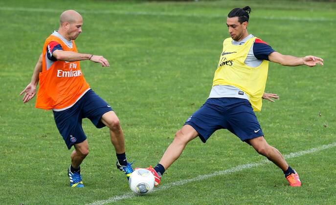 FUSSBALL - PSG, Training STEGERSBACH,AUSTRIA,11.JUL.13 - FUSSBALL - Ligue 1, Paris Saint-Germain FC, IFCS Trainingslager. Bild zeigt Jeremy Menez und Javier Pastore (PSG). 