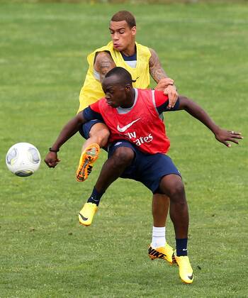 FUSSBALL - PSG, Training STEGERSBACH,AUSTRIA,11.JUL.13 - FUSSBALL - Ligue 1, Paris Saint-Germain FC, IFCS Trainingslager. Bild zeigt Gregory Van der Wiel und Neeskens Kebano (PSG). 
