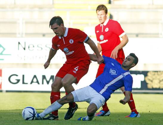 Fotball Football UEFA Champions League Qual 2QR 23 23.07.2013 at Aker Stadion, Molde Molde FK V Sligo Rovers - Gavin Peers - Sligo Etzaz Hussain - Molde 