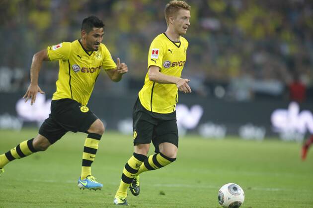 Supercup Deutschland 2013 Borussia Dortmund vs. FC Bayern München 4:2 HIER Marco Reus (Borussia Dortmund, Mitte) + Ilkay Gündogan (Borussia Dortmund, links) sorgen für viel Wirbel