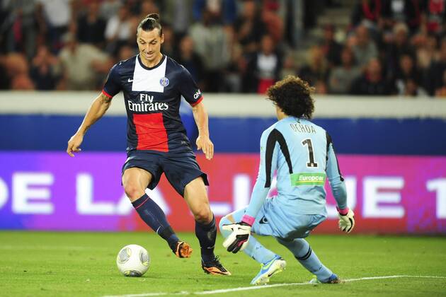 Zlatan Ibrahimovic (PSG) vs Memo Ochoa (Ajaccio) FOOTBALL : PSG vs Ajaccio - L1 - 18 08 2013 JBAutissier Panoramic 