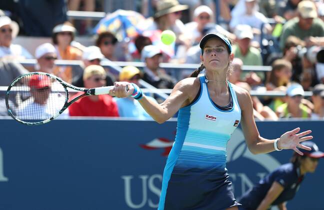 US Open 2013, USTA Billie Jean King National Tennis Center, Flushing Meadows, New York, ITF Grand Slam Tennis Tournament . Julia Görges (GER),Aktion,Einzelbild,Halbkoerper,Querformat